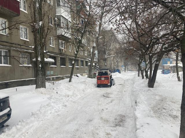 Зои Космодемьянской 18 уборка снега