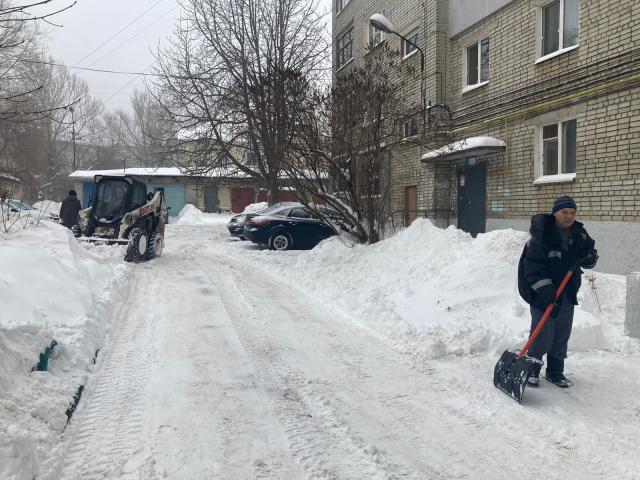Зои Космодемьянской 14А уборка снега