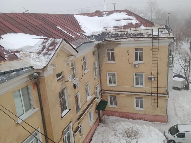 Зои Космодемьянской 17 уборка снега